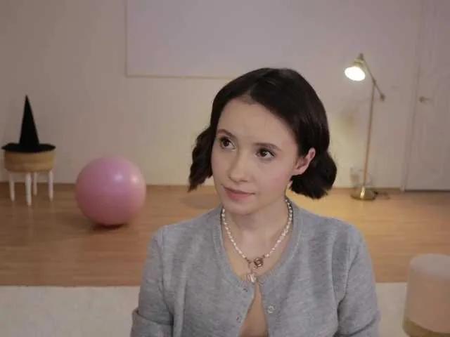 Freechat -FemaleEssence- on BongaCams