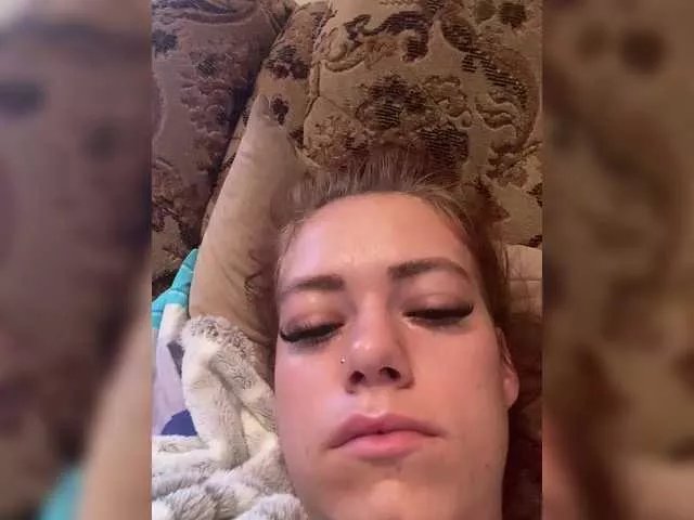 12Nimfa12 on BongaCams