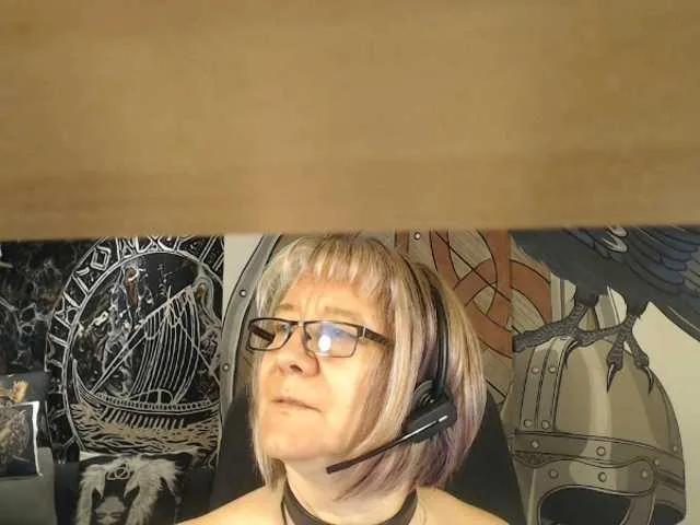 Offline 90dTitten on BongaCams