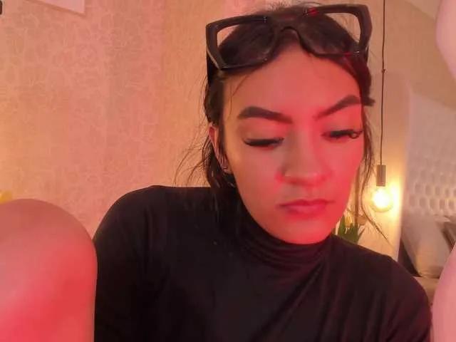 Offline abriana-quintana on BongaCams