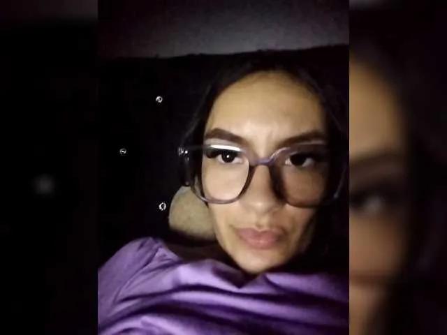 Offline abriana-quintana on BongaCams