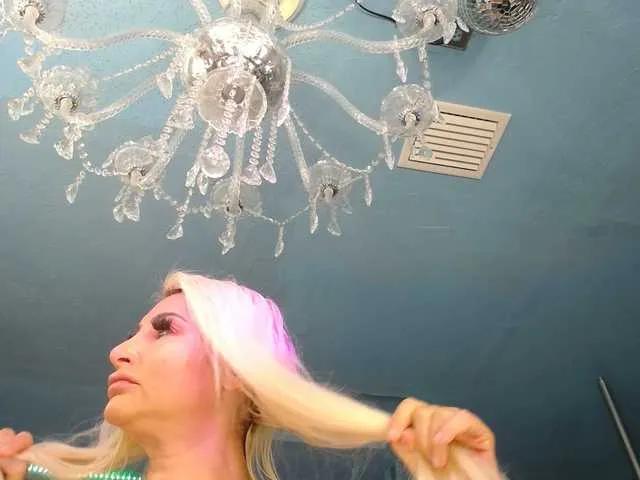 Offline adrianna_fox on BongaCams