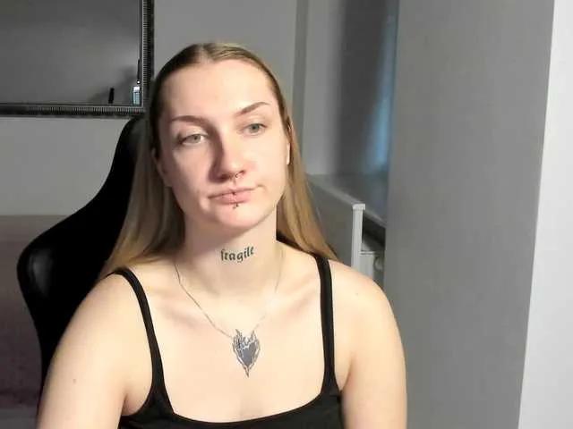 Offline AlexaKisses on BongaCams