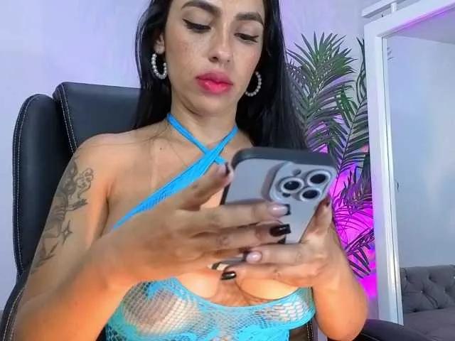 alina-cruz on BongaCams
