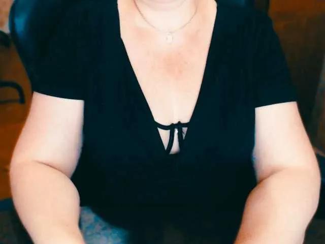 Offline Alisa1917 on BongaCams