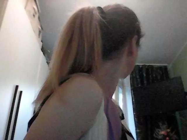 Freechat AngelNicolle on BongaCams