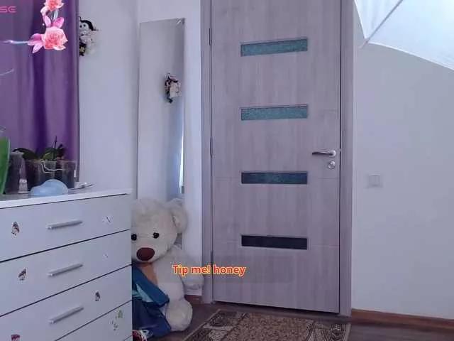 Offline azalea66 on BongaCams