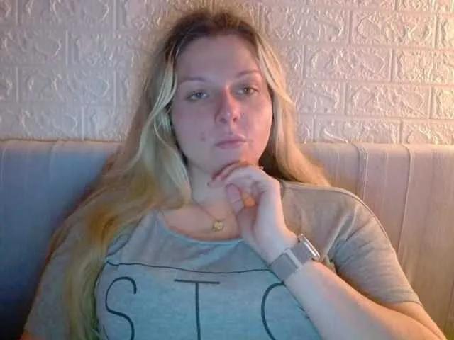 Offline BritneyBlond on BongaCams