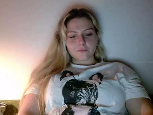 Offline BritneyBlond on BongaCams