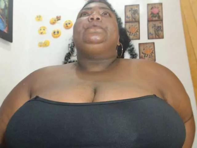 Freechat bustyboobsxxll on BongaCams