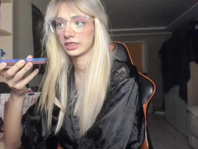 Freechat CamDragonic24 on BongaCams