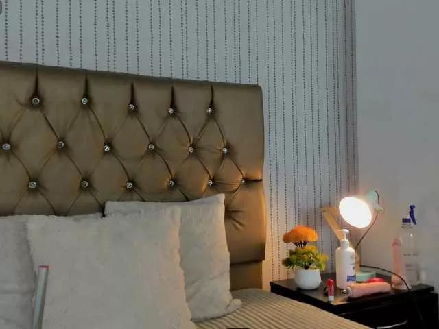 Offline candibella on BongaCams