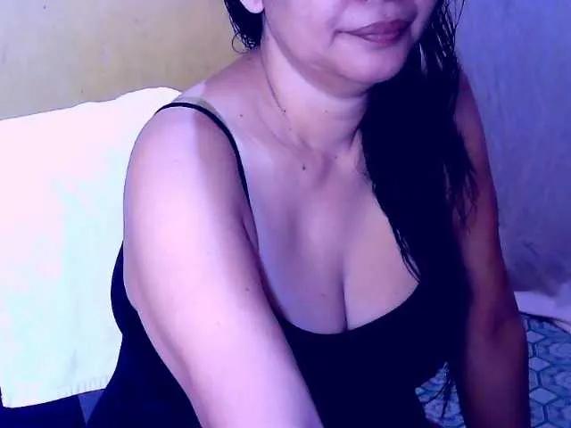 Freechat Carmela4u on BongaCams