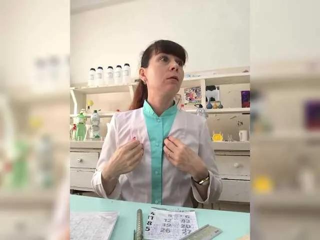 Offline caroliiine on BongaCams