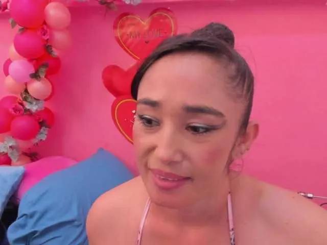 Freechat charlotte-111 on BongaCams