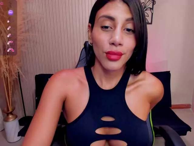 Freechat charlotte-Cox on BongaCams