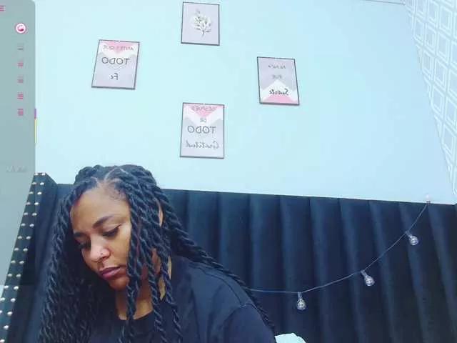 Freechat colombiamommy on BongaCams