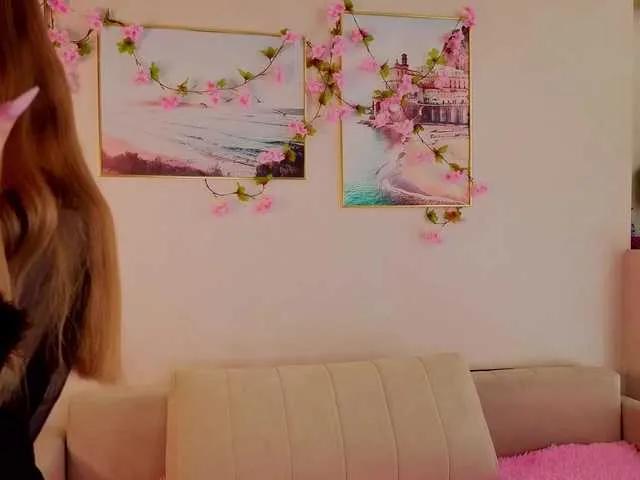 Freechat CrimsonAura on BongaCams