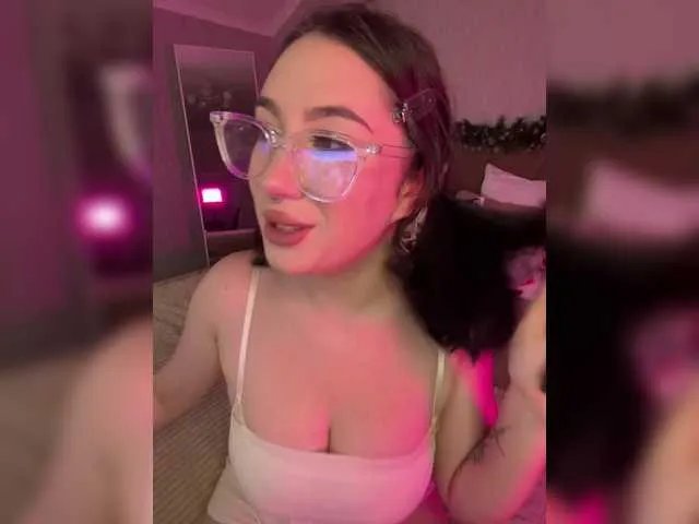 Offline CurvyWoman- on BongaCams