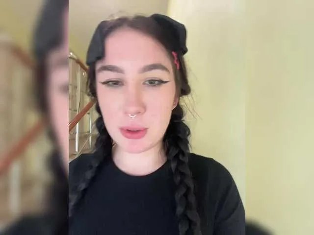 Offline CurvyWoman- on BongaCams