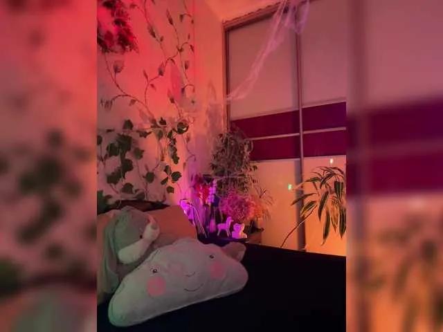 BongaCams CutieDollBC is Freechat CutieDollBC — Gentlemen, nice socializing, playing with me and my toy.