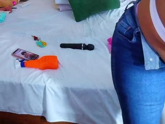 Offline DANAABROWN on BongaCams