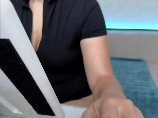 Offline Danielea on BongaCams