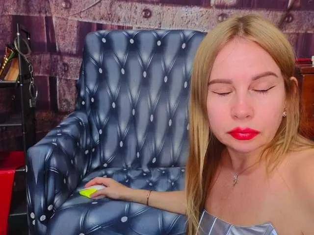 Offline deluxekinky on BongaCams