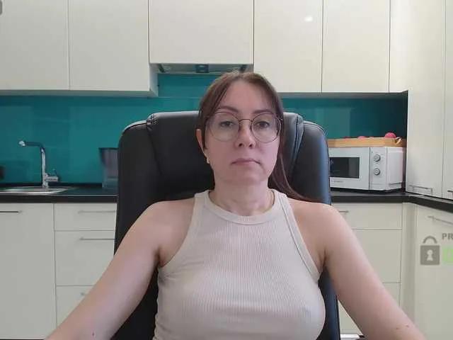 Offline dulcesiomar8 on BongaCams