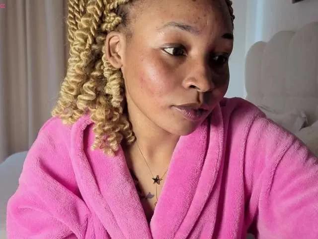 Offline Ebonycutelyn on BongaCams