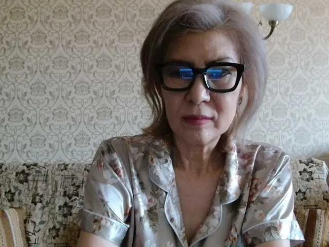 Offline Elegant00Lady on BongaCams