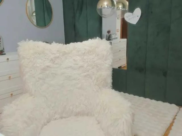 ElisaBaxter on BongaCams