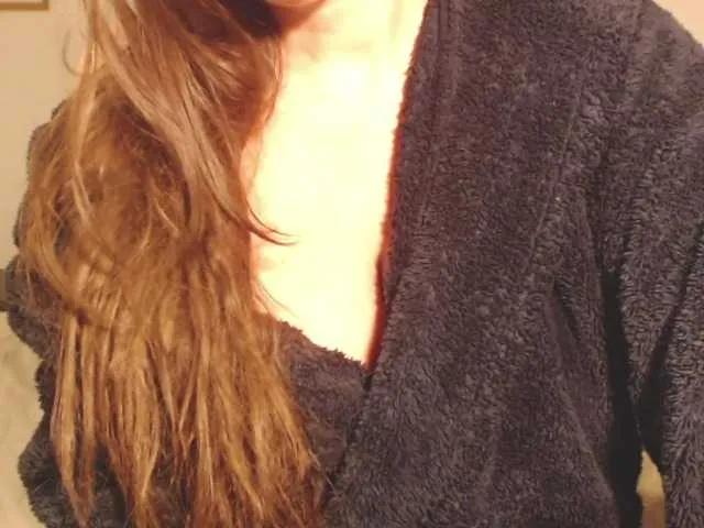 Freechat ellaine on BongaCams