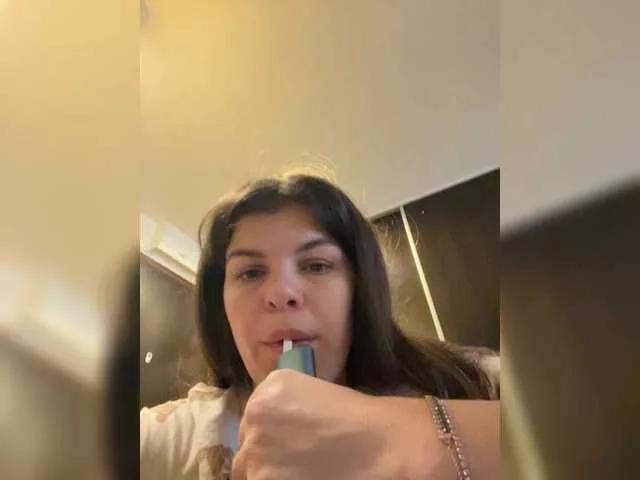 Offline ELLY2 on BongaCams