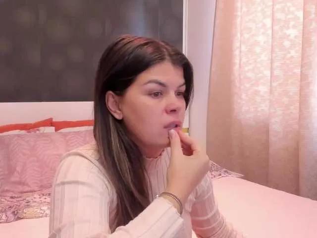 Offline ELLY2 on BongaCams