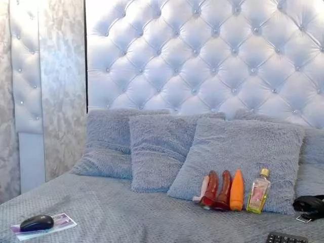 Offline emilyqueen3xx on BongaCams