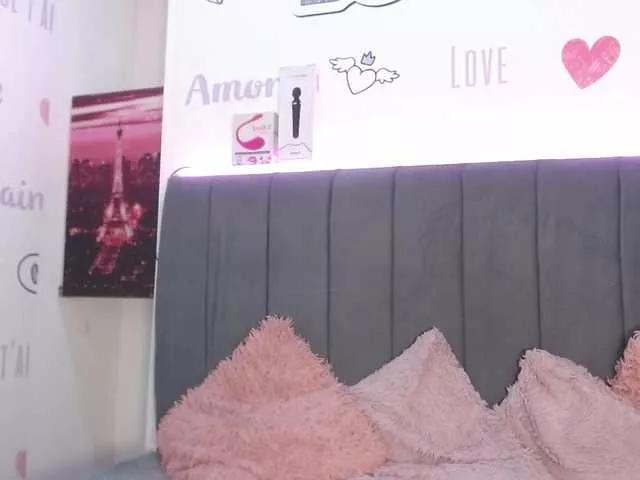 Offline emilyqueen3xx on BongaCams