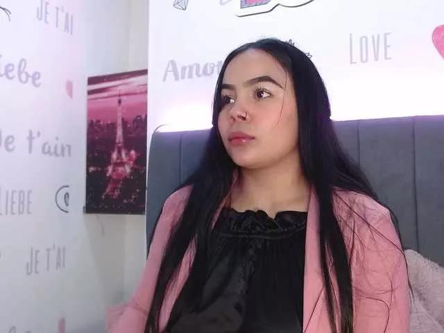 Offline emilyqueen3xx on BongaCams