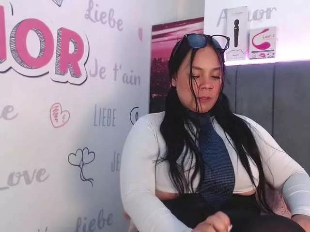 Offline emilyqueen3xx on BongaCams