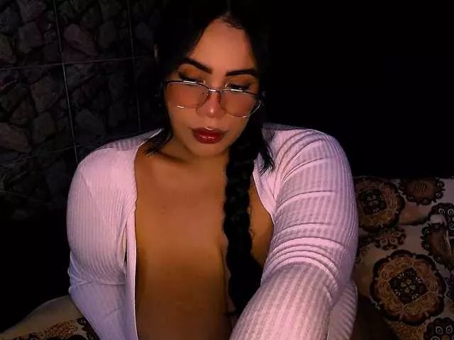 Offline Emmacamille on BongaCams