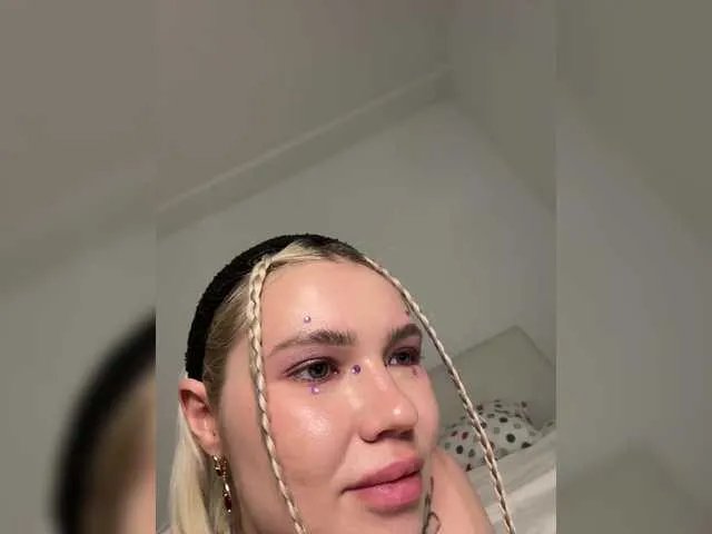 Offline Emmagoodgirl on BongaCams