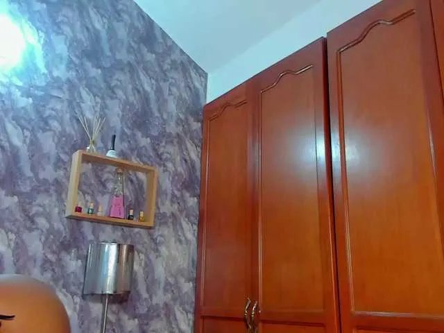 Offline EMMAPARIS on BongaCams