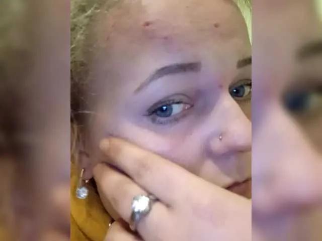 EmmaXlove on BongaCams