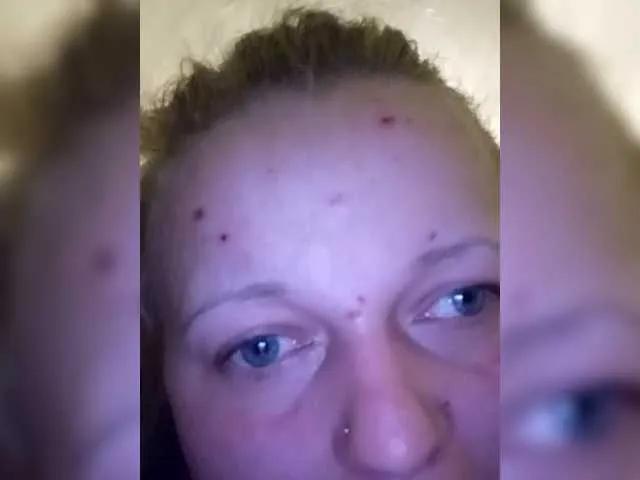 EmmaXlove on BongaCams