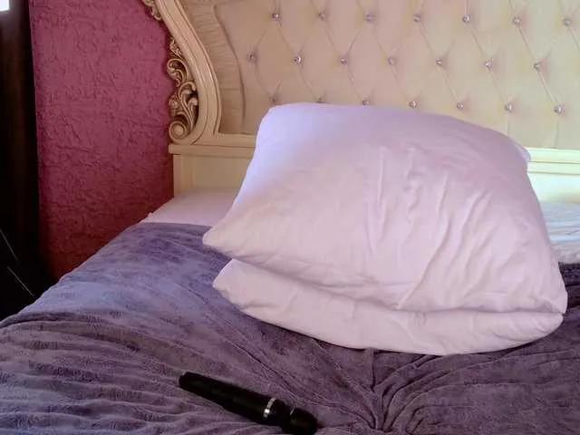 Freechat enchantressss on BongaCams