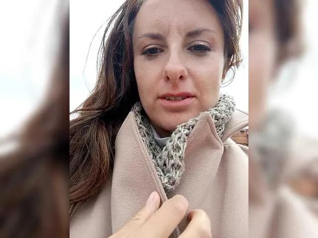 Offline Erine9900 on BongaCams