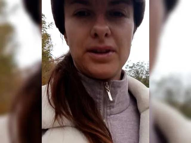 Offline Erine9900 on BongaCams