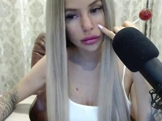 Foxymoxy19 on BongaCams