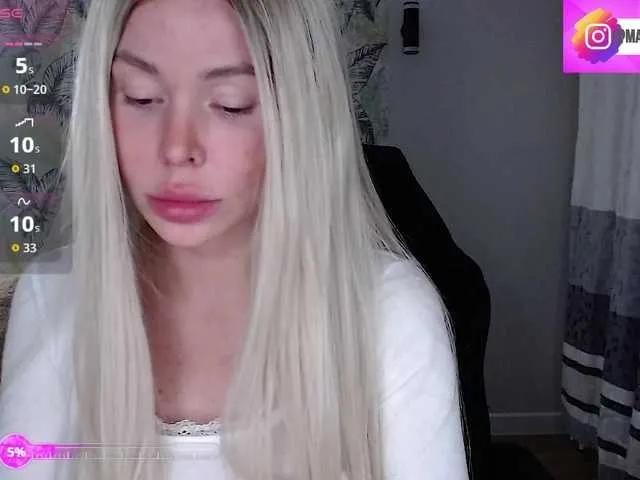 Foxymoxy19 on BongaCams