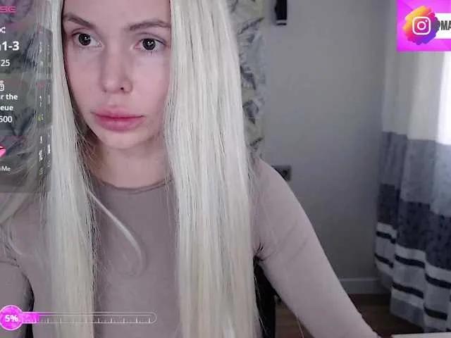 Foxymoxy19 on BongaCams